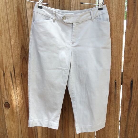 St. John’s Bay Petite Stretch Capris Size 8 Tan - Picture 1 of 3